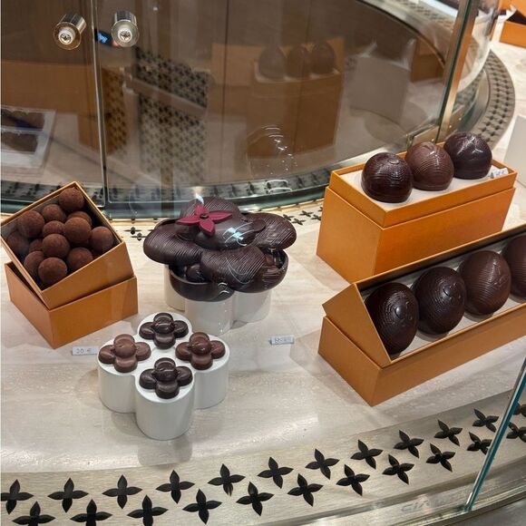 Louis Vuitton Orange Luxury Accessories Chocolate Box - Picture 9 of 9